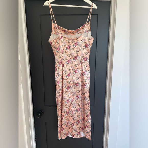 Silk floral pattern strappy dress - Picture 2 of 3